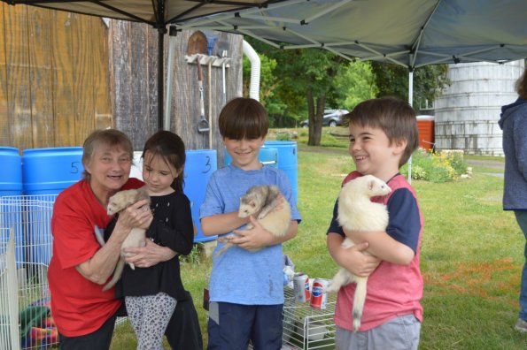 Brenda with kids & ferrets (2)