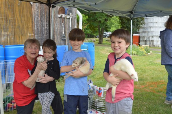 Brenda with kids & ferrets (3)